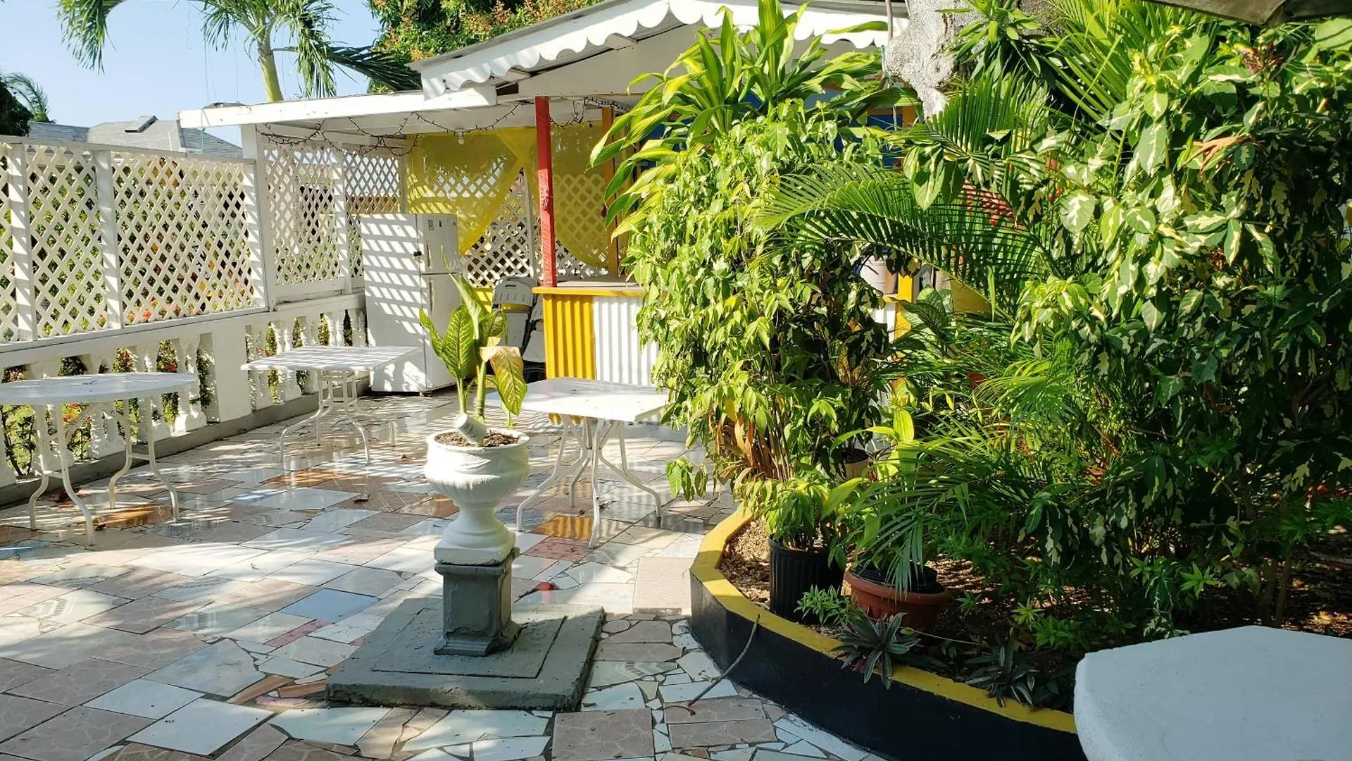 237 Bratton Avenue Hotel Montego Bay Guest house