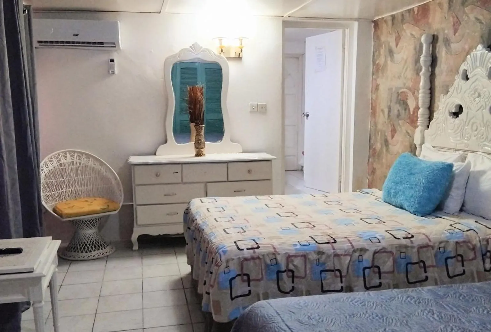237 Bratton Avenue Hotel Montego Bay Guest house